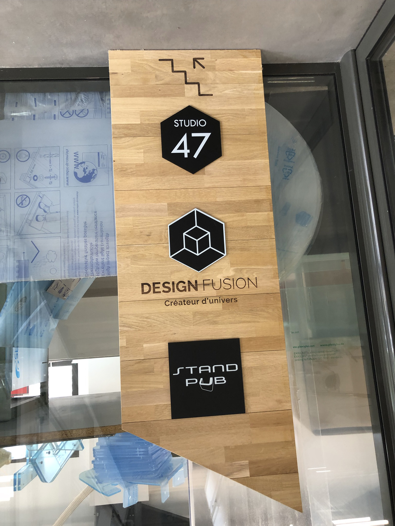 signalétique RSE GRAVURE BOIS pour DESIGN-FUSION/STANDPUB/STUDIO47