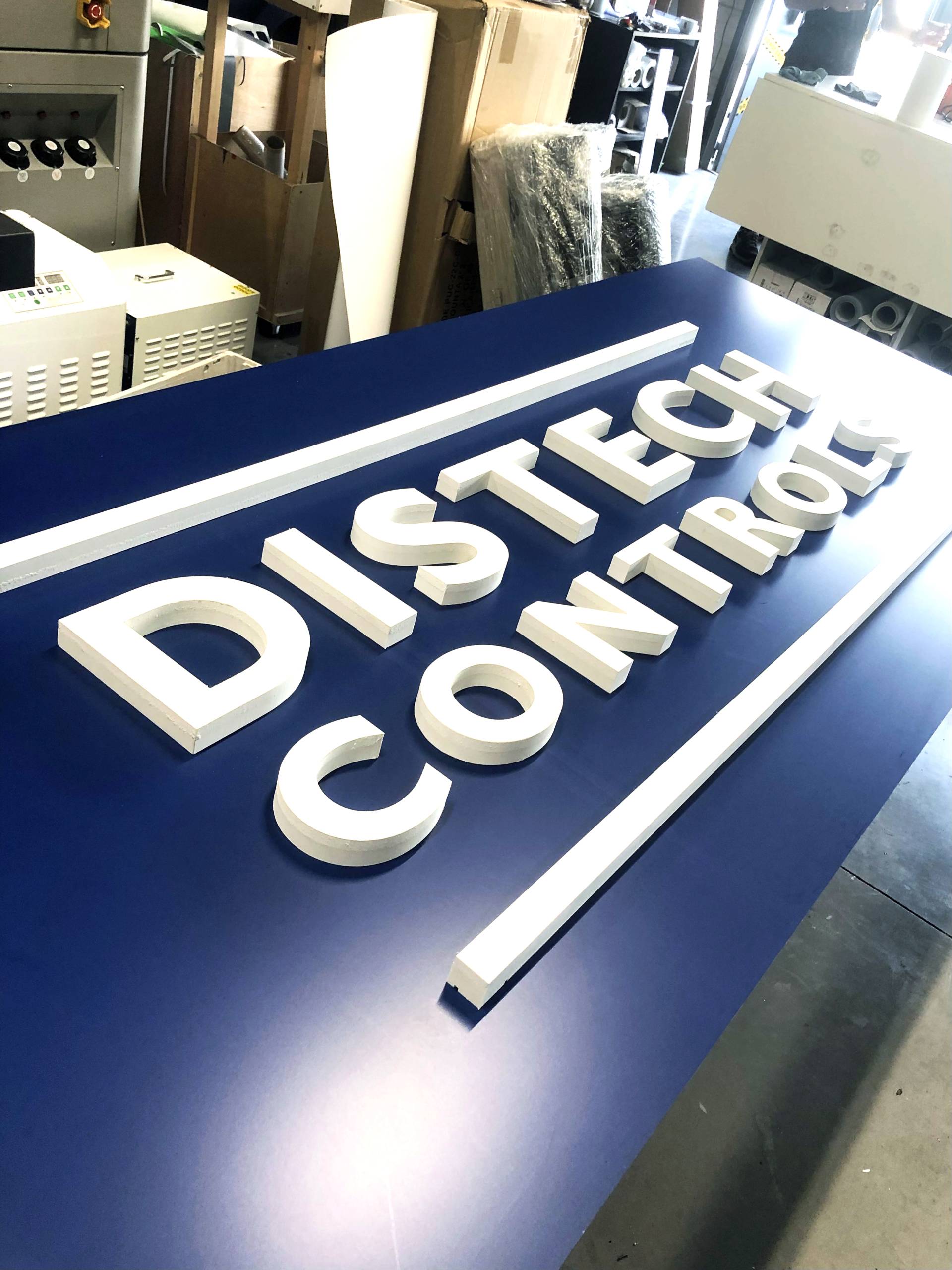 Lettrages en relief DISTECH CONTROLS