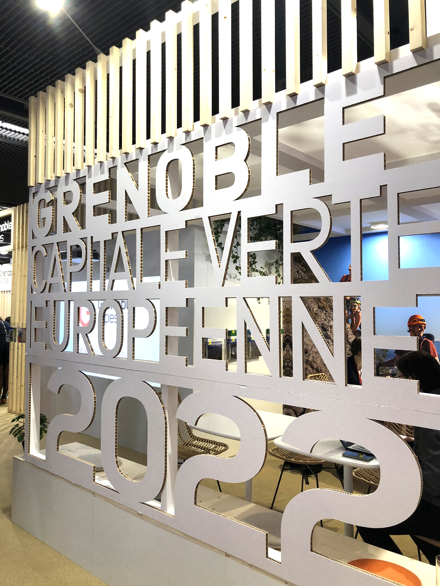 Signalétique RSE en carton pour la ville de Grenoble