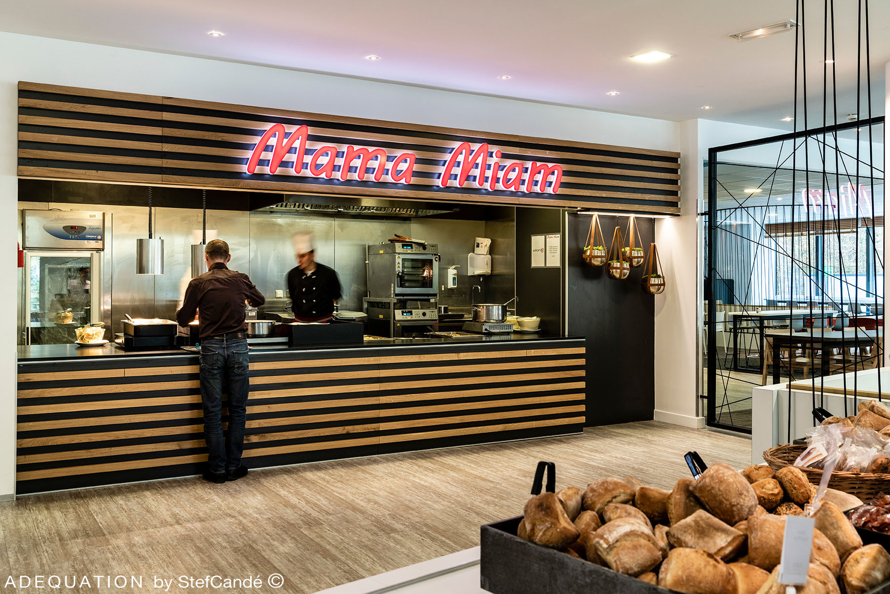 Logo lumineux MAMA MIAM