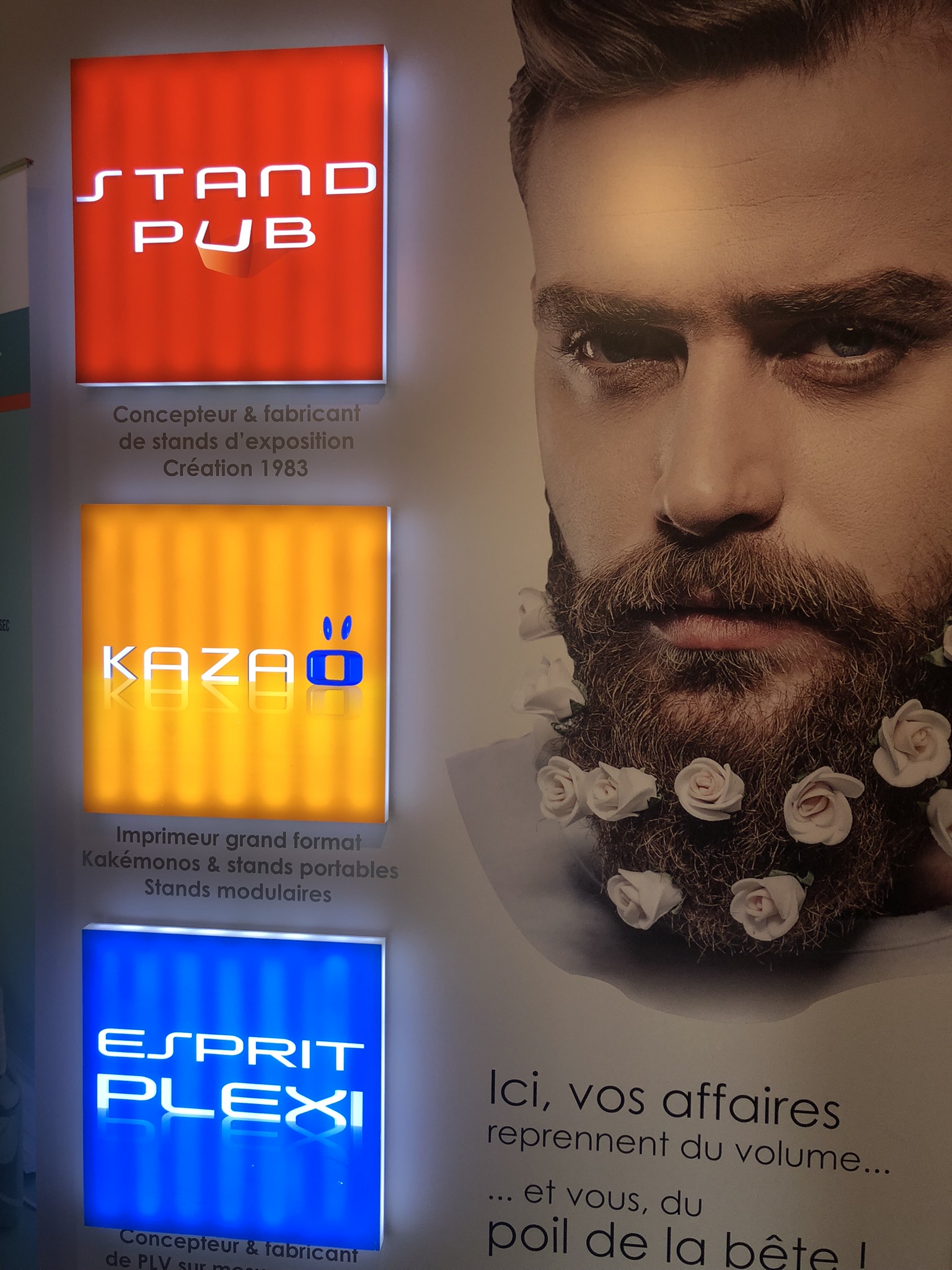 Logos lumineux Standpub, Kazaö et Esprit Plexi