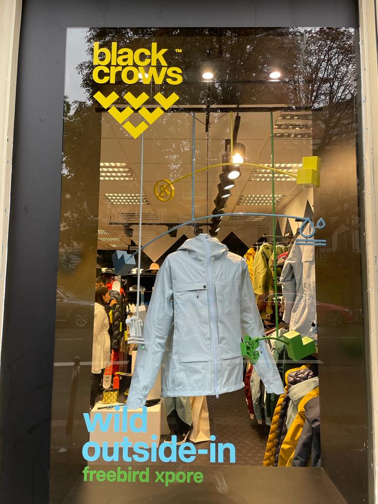 Animation vitrine BLACK CROWS NEST - PARIS - WOI Freebird 1