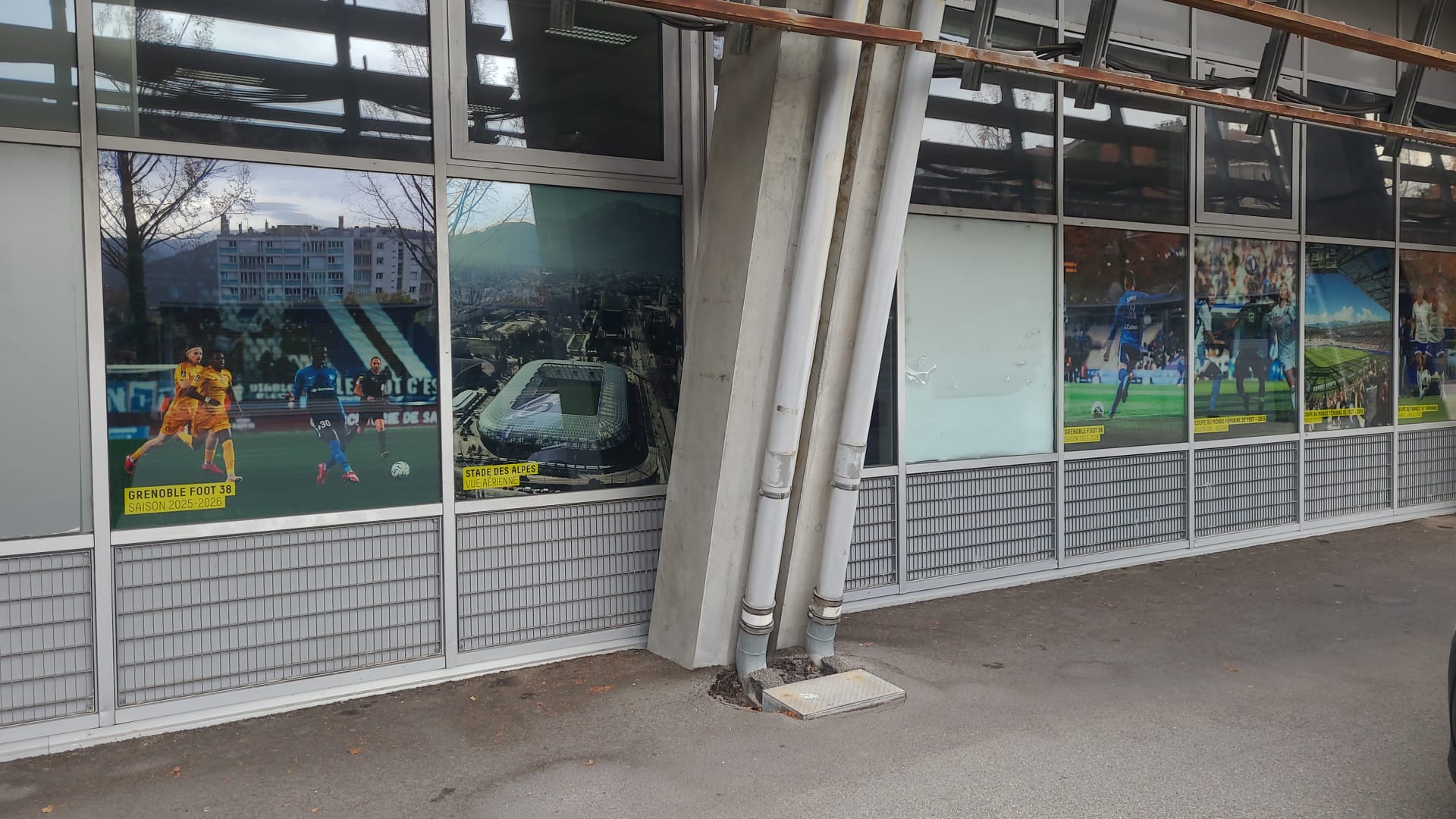 Animation vitrine STADE DES ALPES
