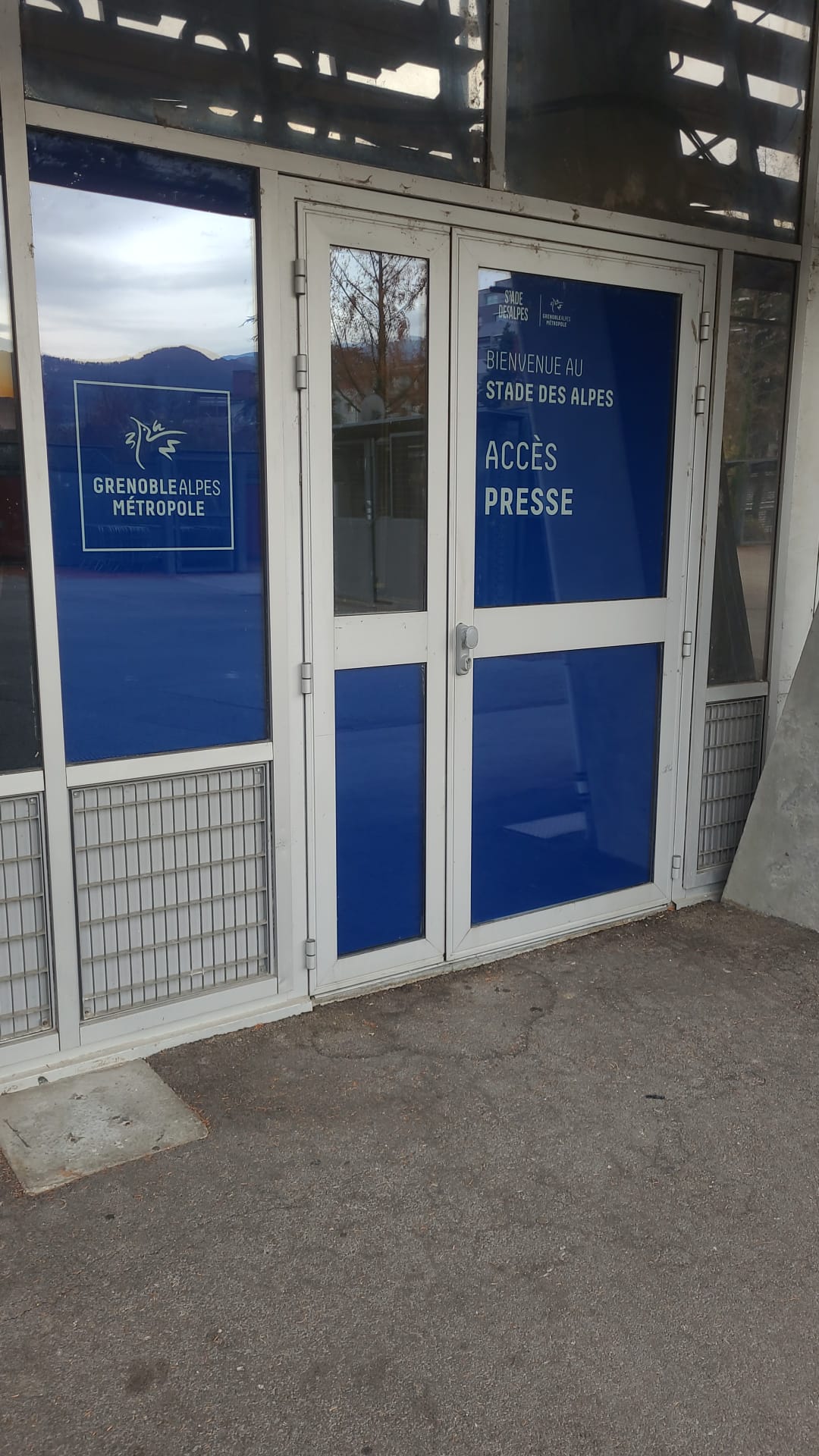 Animation vitrine STADE DES ALPES