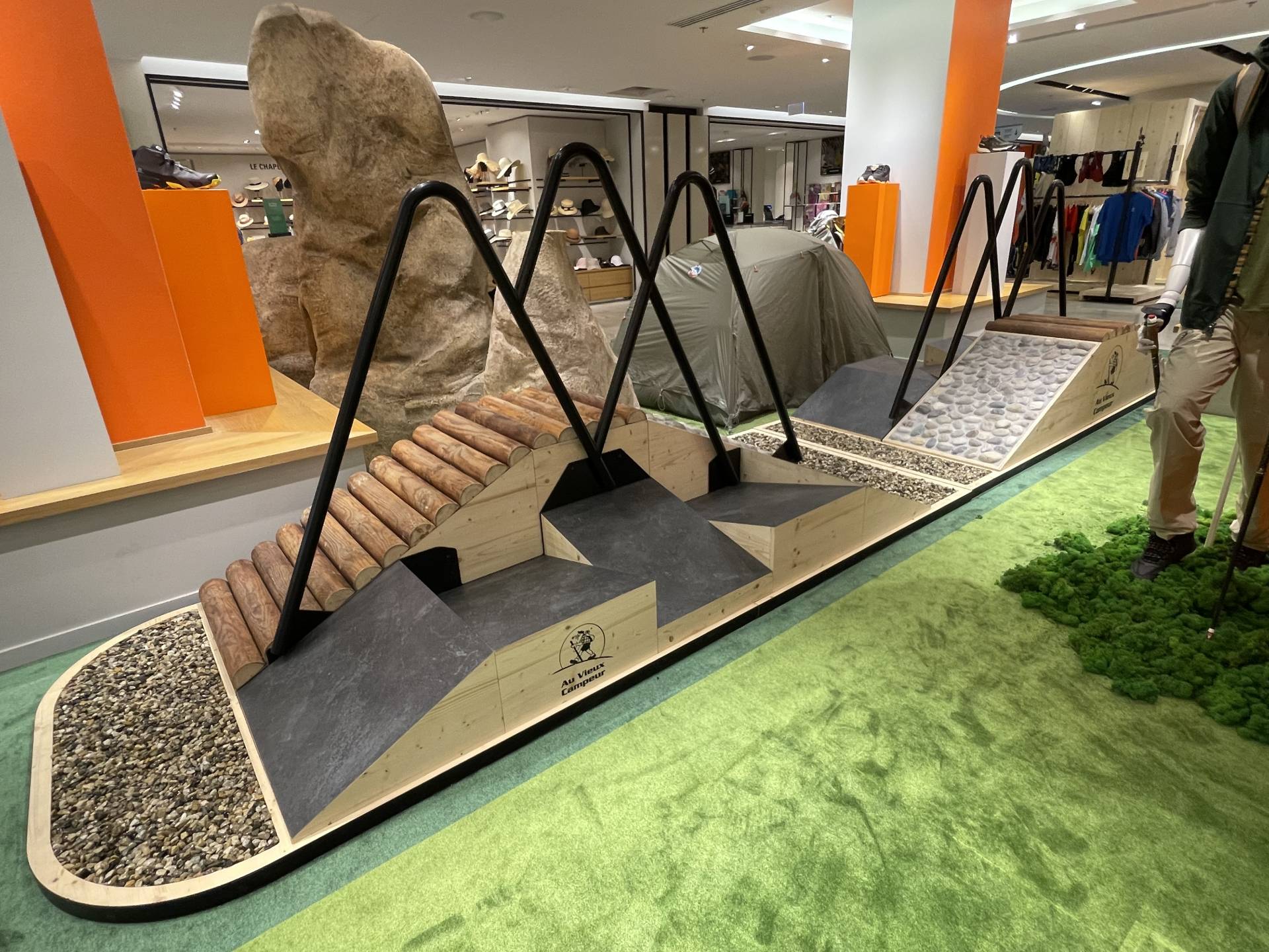 Décor magasin Au Vieux Campeur