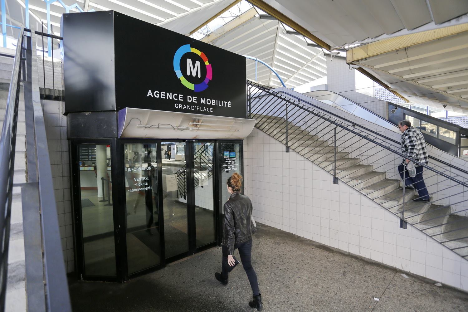 Enseigne murale SMTC