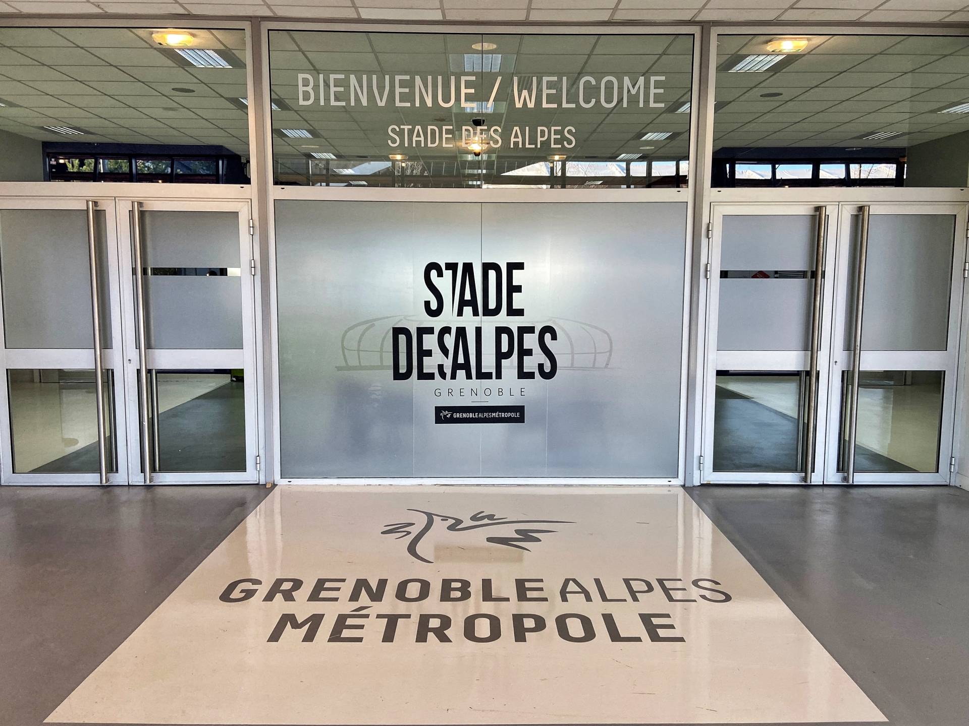 Enseigne murale STADE DES ALPES