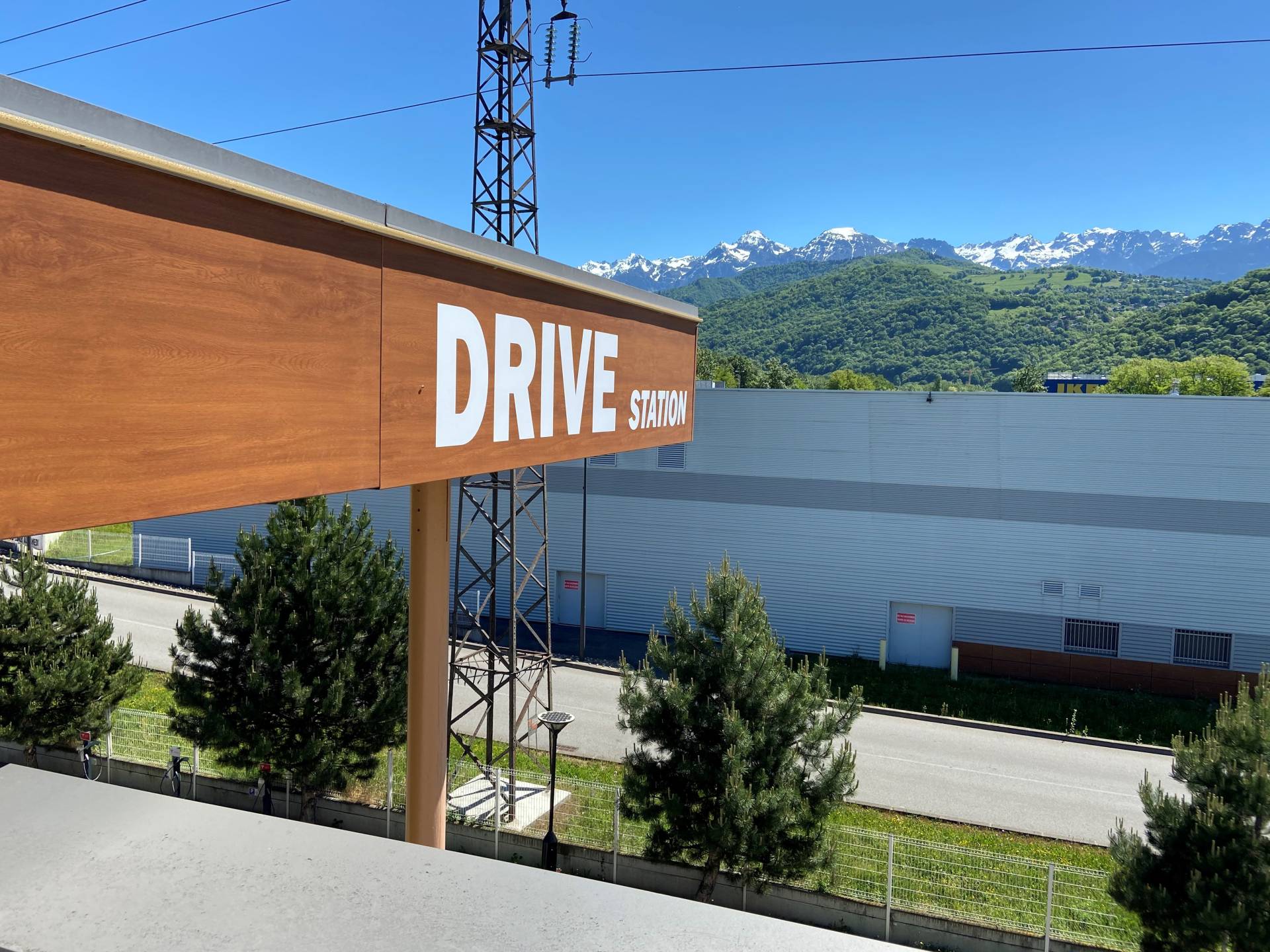 Lettres en relief — Espace montagne —Drive station