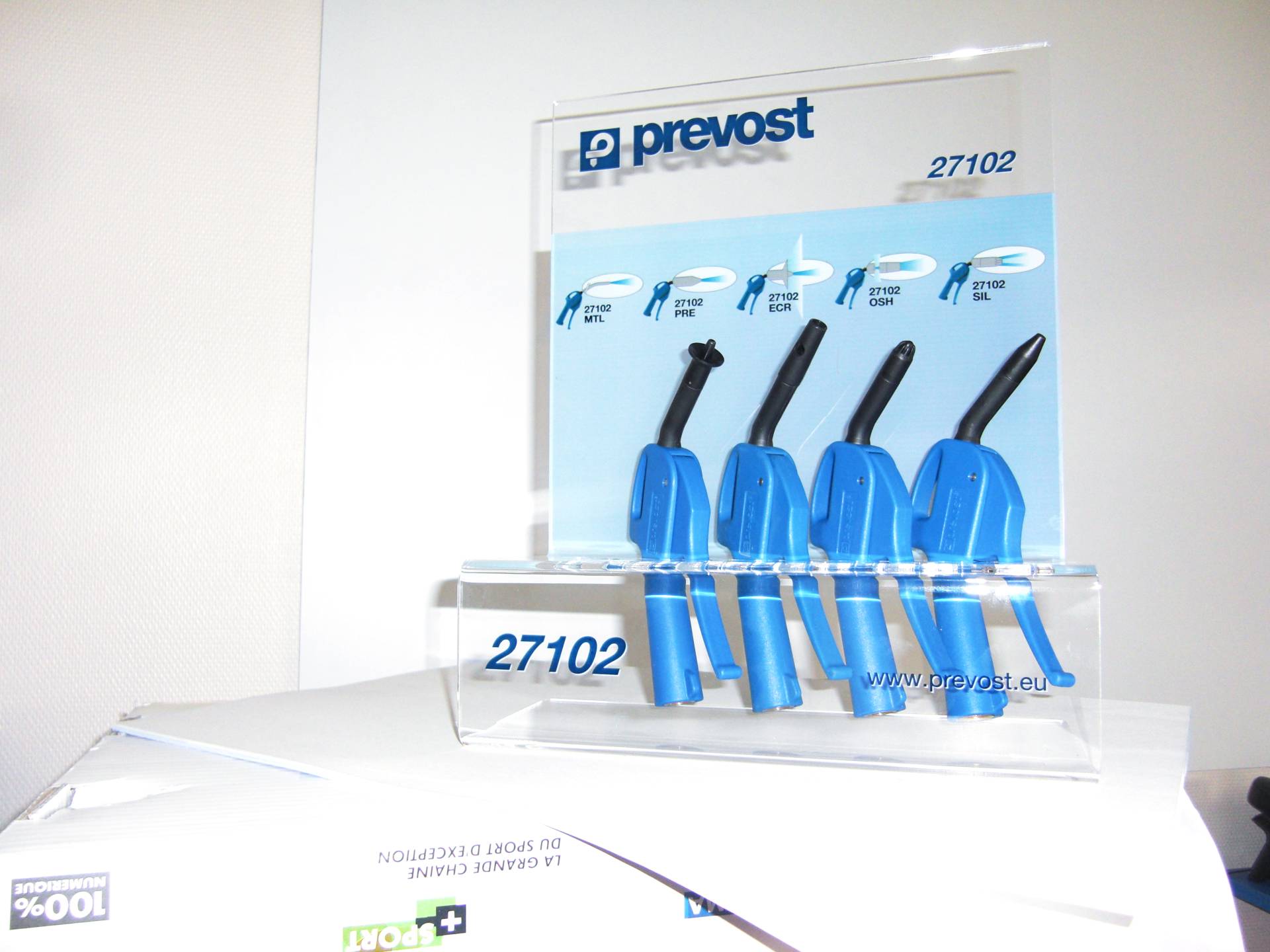 Présentoir d'objet en Plexi pour PREVOST