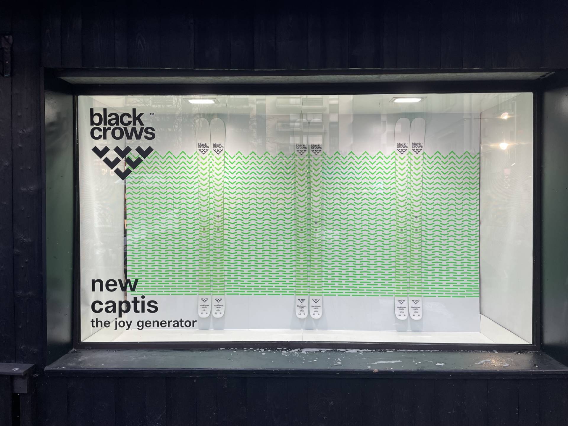 Vitrine magasin BLACK CROWS