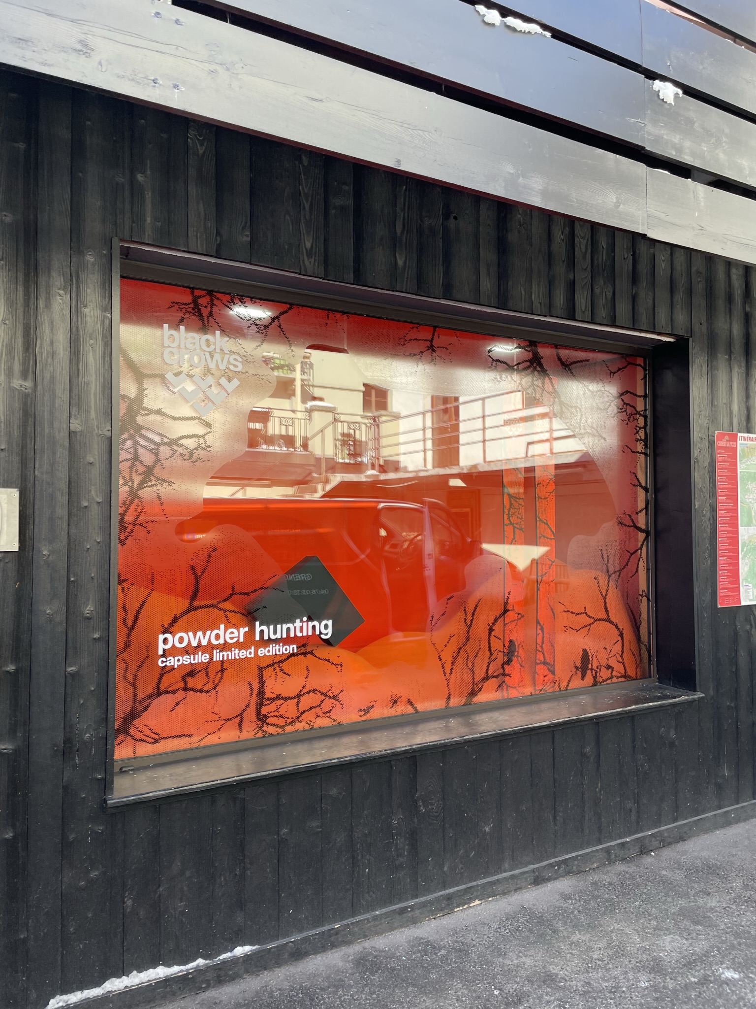 Vitrine magasin BLACK CROWS