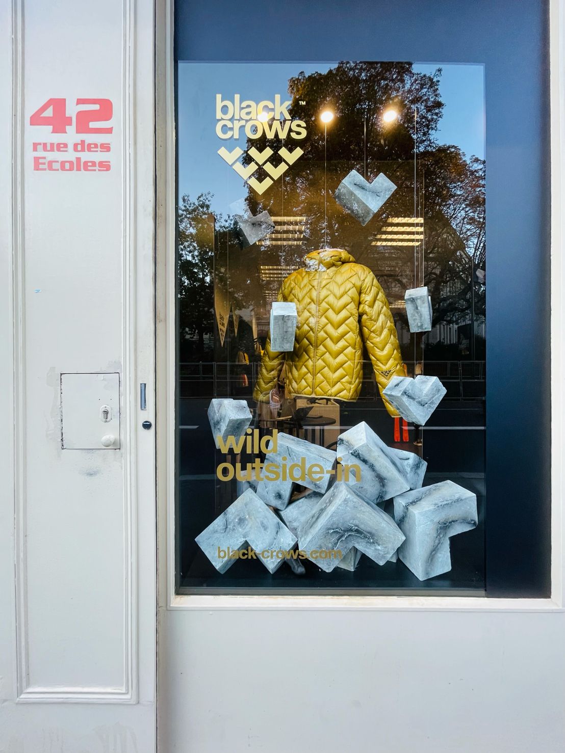 Vitrine magasin BLACK CROWS — PLV