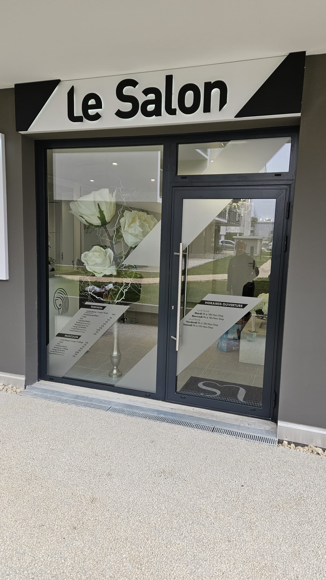 Vitrine magasin LE SALON